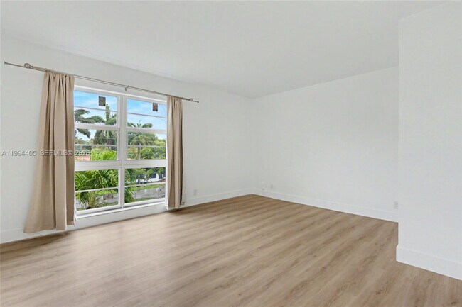 Building Photo - 1220 71st St