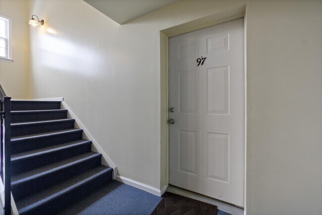 Building Photo - 97 Kenwood Dr