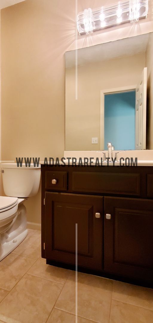 Building Photo - Gorgeous Updated Home in Blue Valley, South Overland Park-Available NOW!!