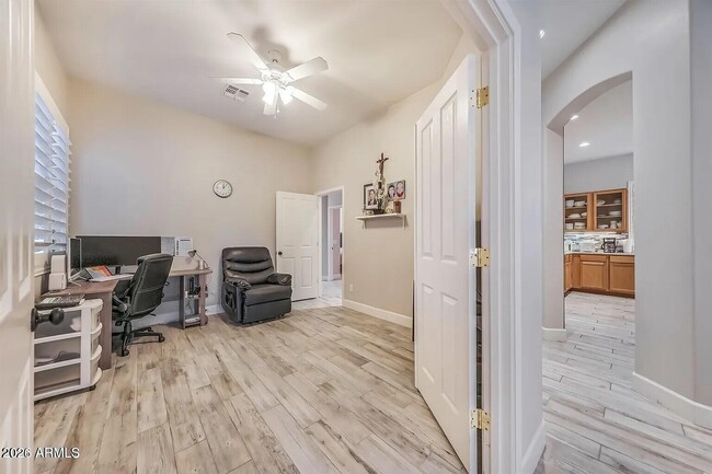 Building Photo - 1221 E Kramer Cir