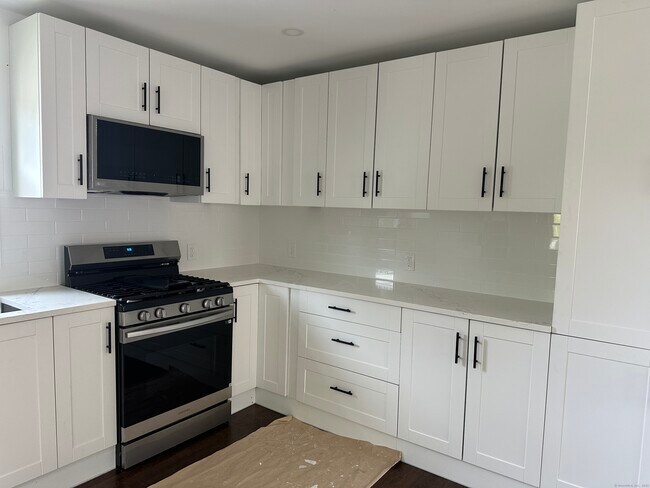 Building Photo - 69 Cos Cob Ave