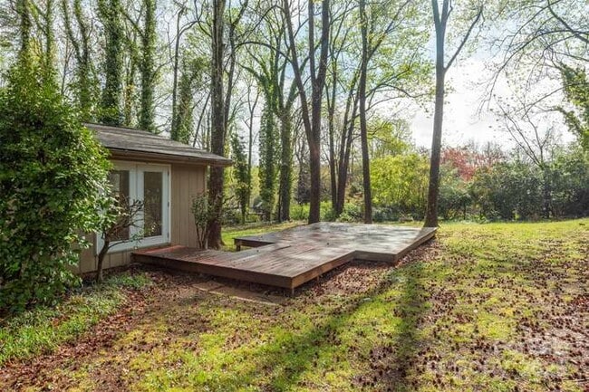Building Photo - 411 Holly Hill Dr