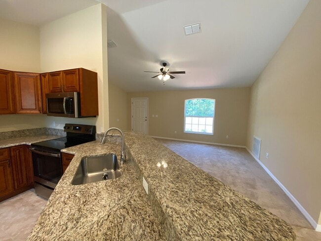 Building Photo - COMING SOON.  NOT AVAILABLE TO SHOW UNTIL MID MAY*** Marion Oaks - Welcome Home