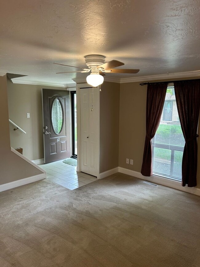 Building Photo - Modern Charm: 2 BR Home with Finished Basement, Pet Friendly, Assigned Parking, and Prime Location!