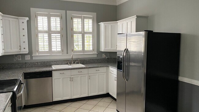 Building Photo - 3 Bedroom 2.5 Bath House in Radcliffeborough - Downtown Charleston