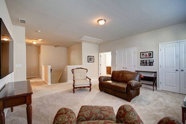 Building Photo - Stunning 4 bedroom in Park West - Mt. Pleasant