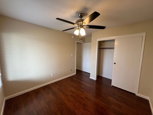 Building Photo - 2-bedroom single story condo located in de...