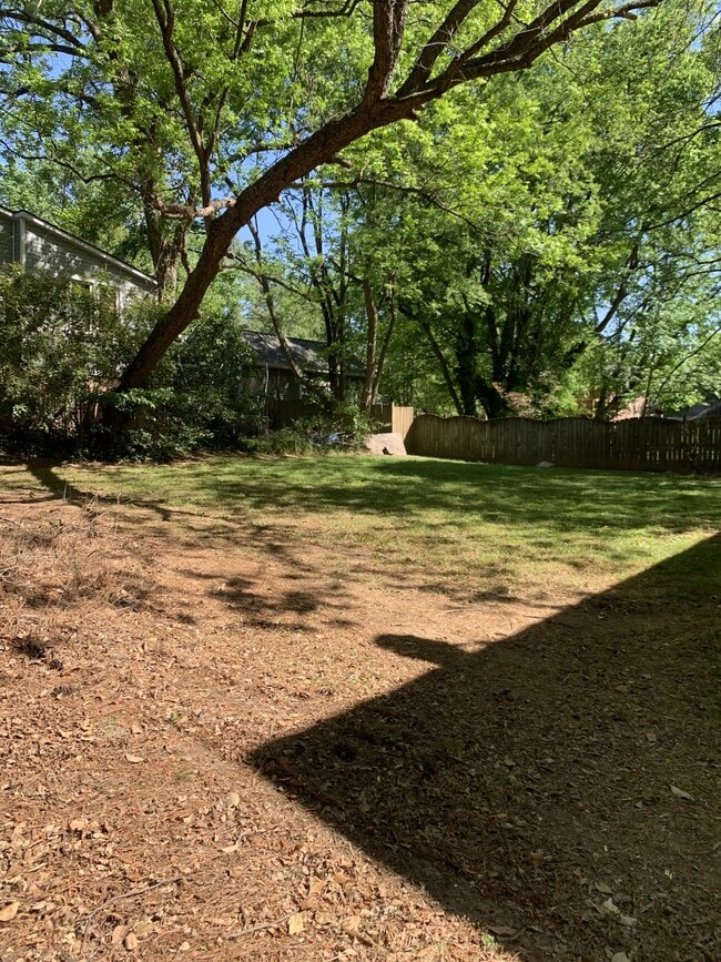 Building Photo - 103 S College St