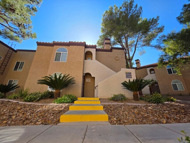 Primary Photo - Resort Style Condo At The Lakes