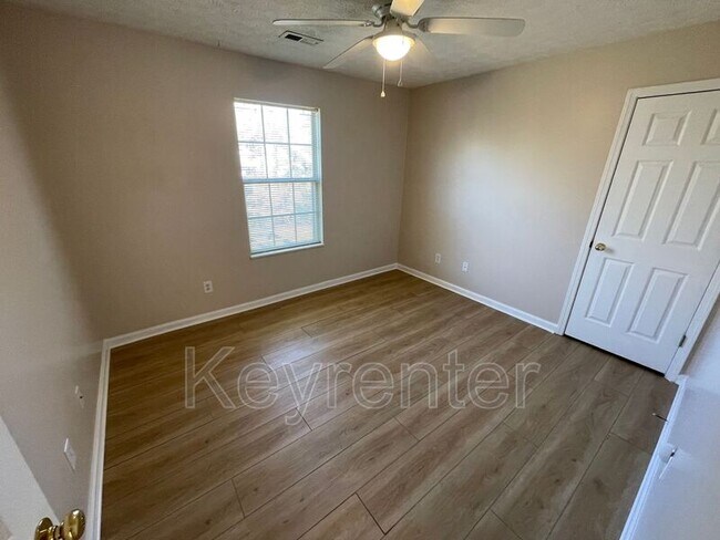 Building Photo - 7054 Yellow Oak Ln