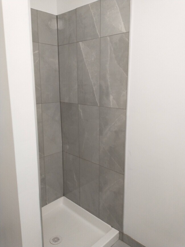 Building Photo - 2425 N Clybourn Ave