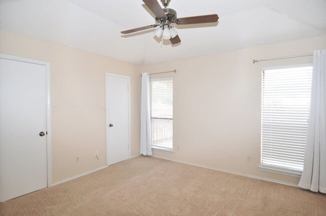 Building Photo - Great home with Sunroom in Sachse!