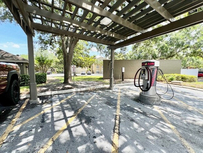 Building Photo - MOVE NOW-Remodeled bathroom & kitchen! NEW VINYL PLANK flooring & fresh paint! 2 bedroom 1 bath c...