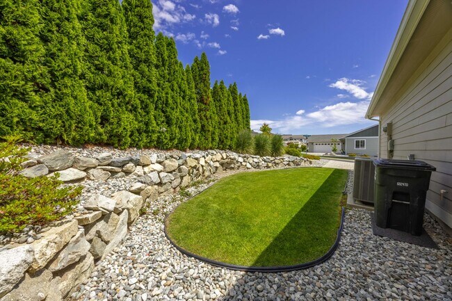 Building Photo - 3 Bedroom, 1.75 Bathroom Home in The Village at Lake Chelan