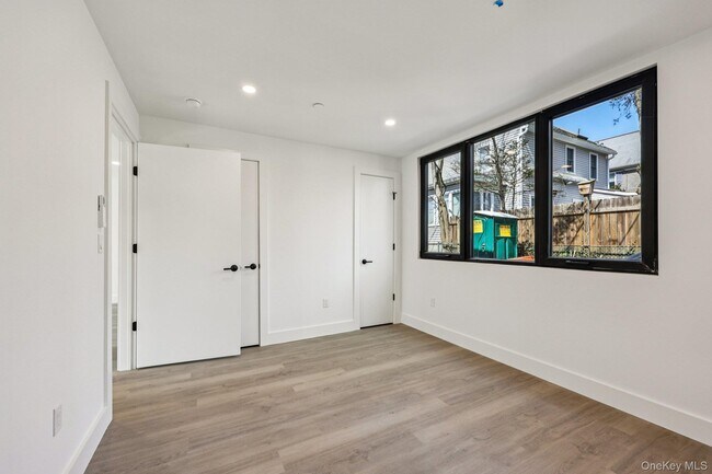 Building Photo - 325 Manville Rd