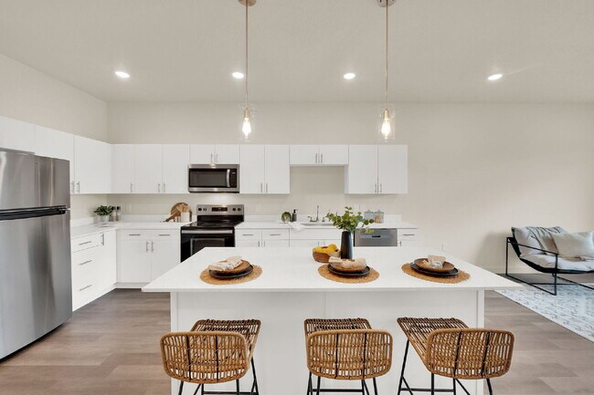 Building Photo - First Month Rent FREE