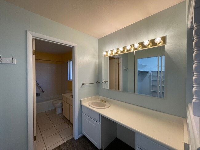 Building Photo - Spacious House on the Northeast Bench in Orem