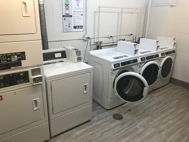 Building Photo - Top Floor South Facing One Bedroom Condo In North Boulder!  Perfect Location!