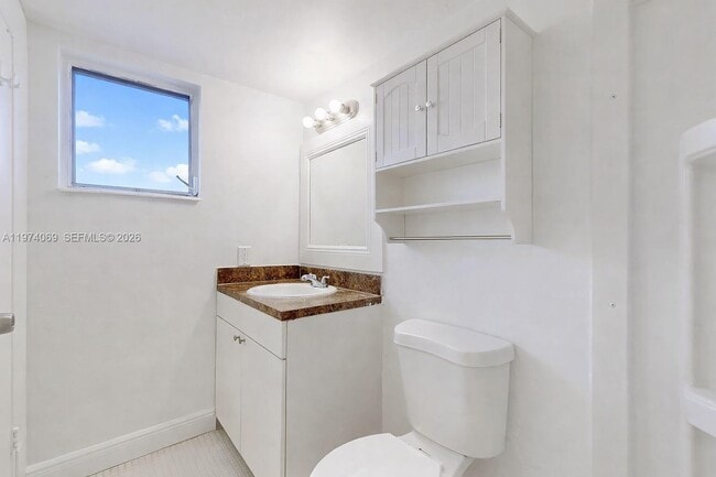 Building Photo - 13715 Kendale Lakes Cir