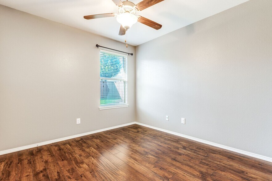 Building Photo - 12620 Waterslide Way