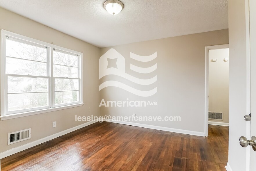 Building Photo - 1107 Ave I