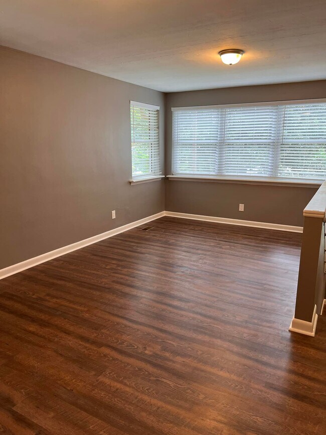 Building Photo - 620 1st St SE