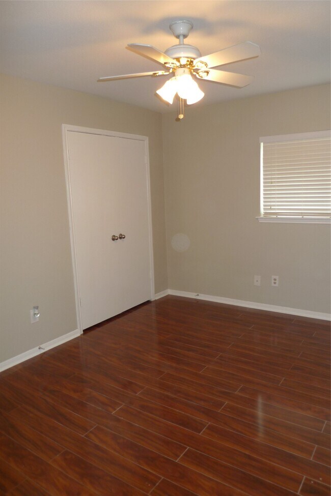 Building Photo - 15406 Ensenada Dr