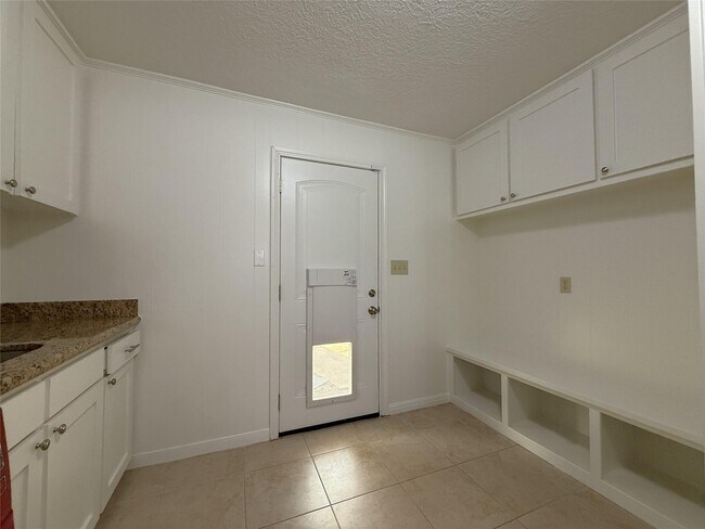 Building Photo - 5007 Shady Nook Ct