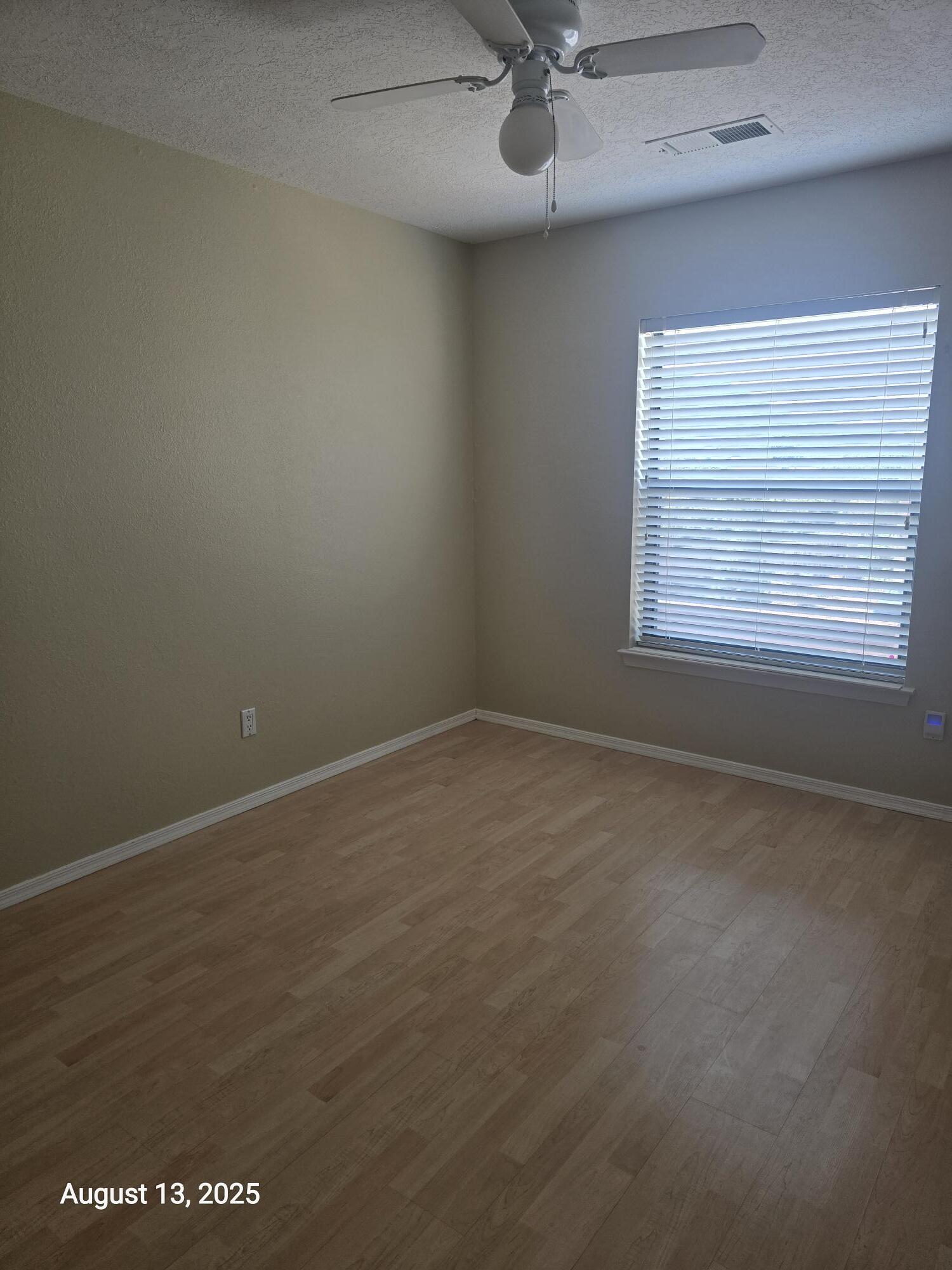 bed 3 - 2127 Globe Willow Ave NE