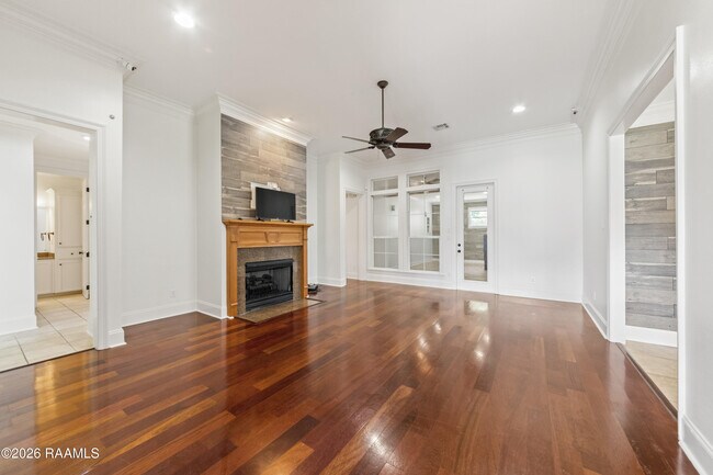 Building Photo - 100 Shumard Dr