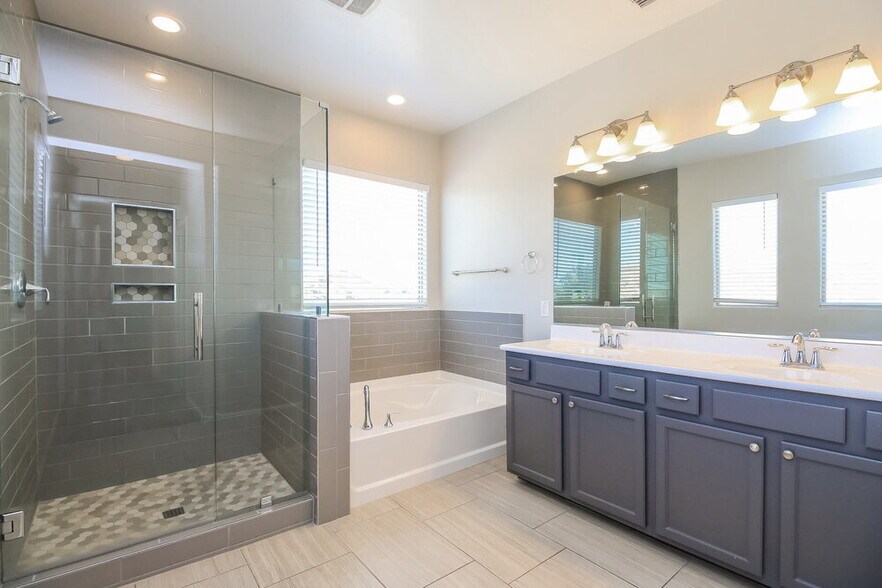 Building Photo - 2357 S Lorena