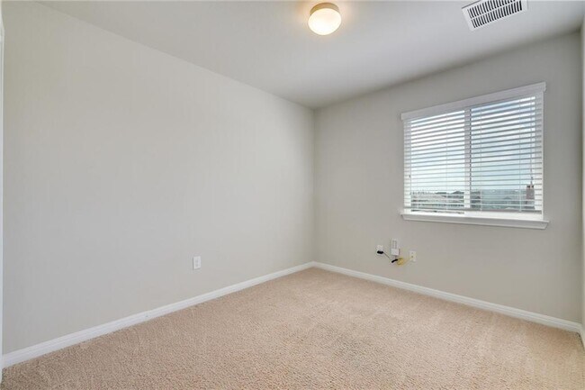 Building Photo - 413 N Heatherwilde Blvd