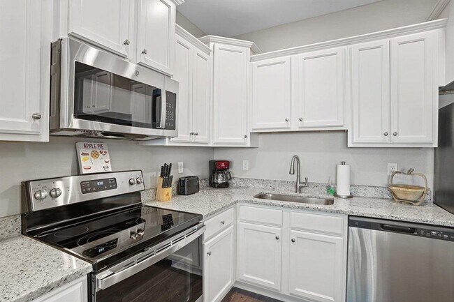 Building Photo - Spacious & Upgraded 3-Bedroom Condos with ...