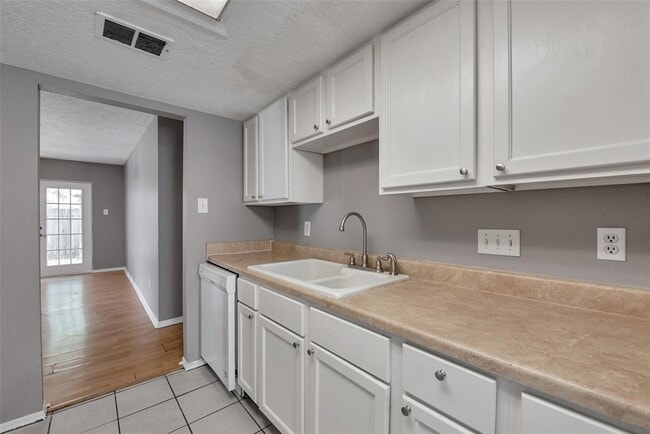 Building Photo - 20110 Misty Pines Dr