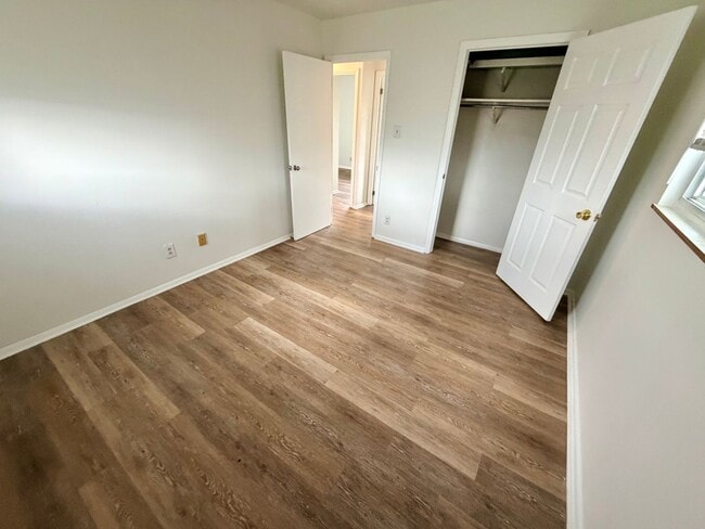 Building Photo - 204 Mandalay Rd