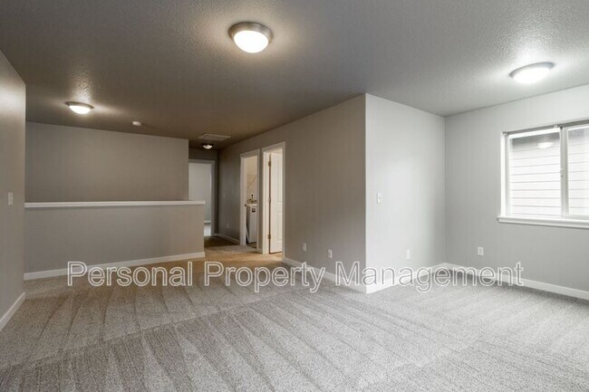 Building Photo - 5912 NE 47th St
