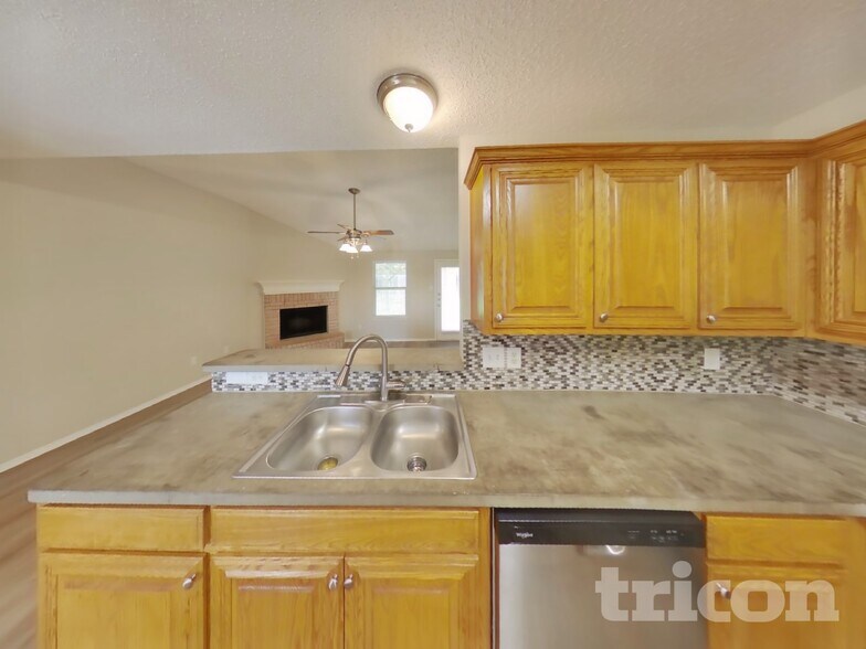 Building Photo - 12212 Rolling Ridge Dr