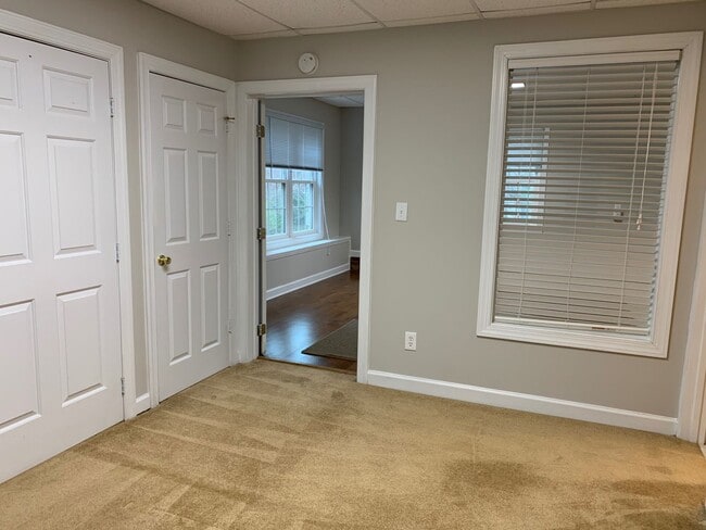 Building Photo - 5 Bed | 3.5 Bath House with Finished Basem...