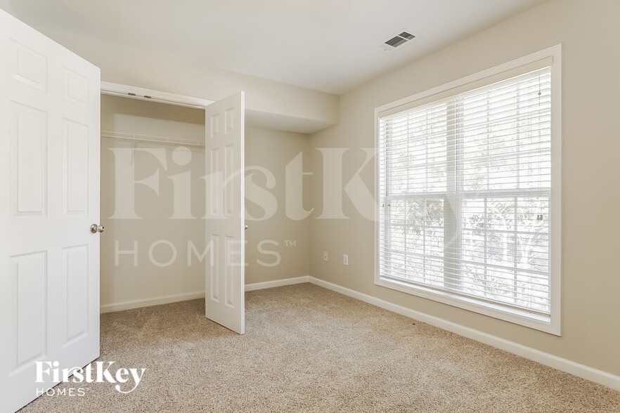 Building Photo - 198 Cove Ln