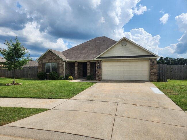 Building Photo - 2607 Whispering Woods Ct