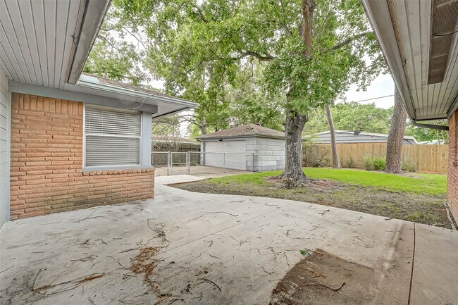 Building Photo - 5734 Spellman Rd