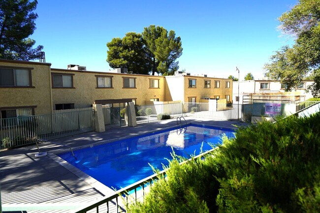 Building Photo - 16358 Pebble Beach Dr