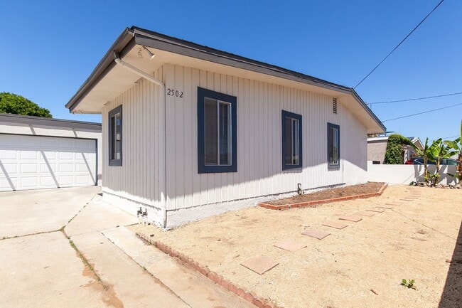 Building Photo - 4 Bedroom Home in Bay Park with Office and...