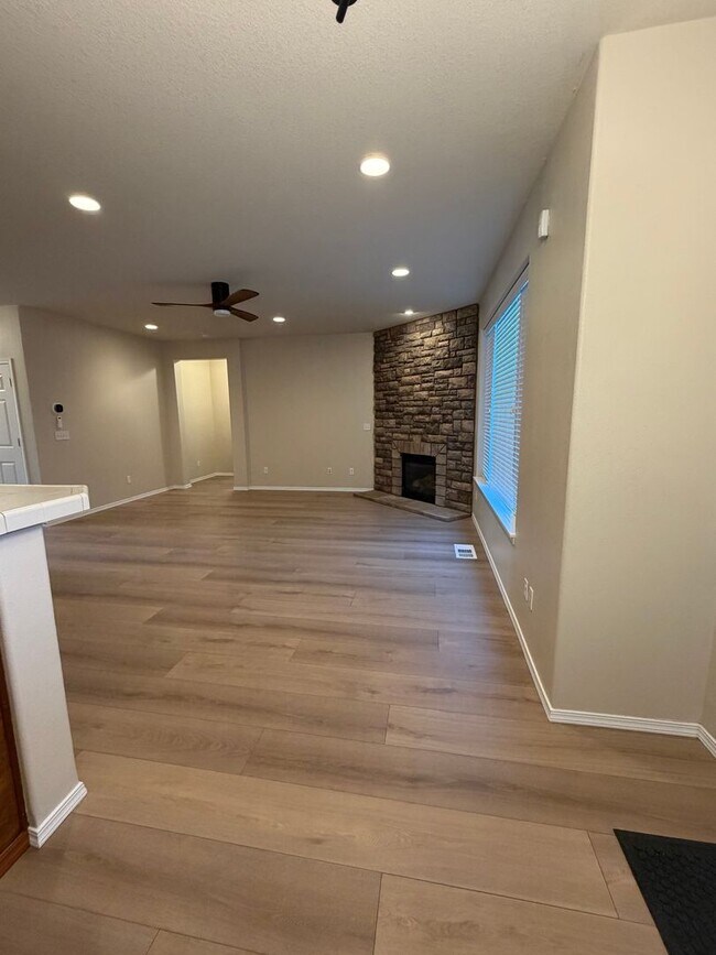 Building Photo - 413 Roger Smith Dr