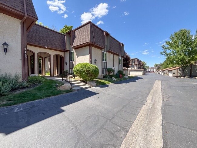 Building Photo - 2 BR/1BA | Newly Renovated Unit | | Fenced Backyard | Covered Carpot Parking