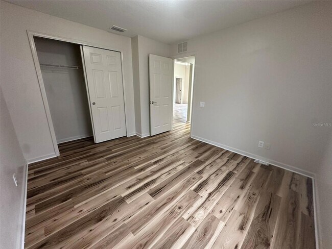 Building Photo - 14757 Wake Robin Dr