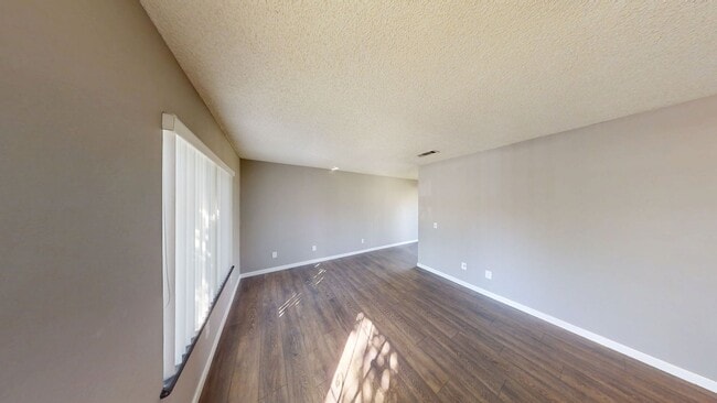 Building Photo - Cozy 2 bedroom 1 bathroom