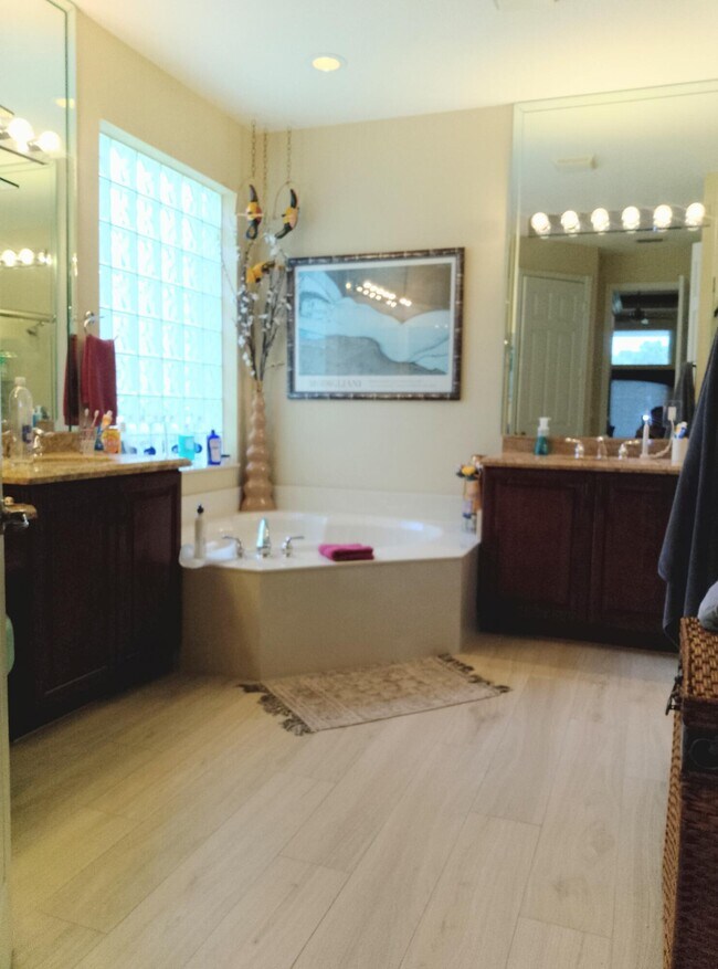 Building Photo - 10680 Richfield Way