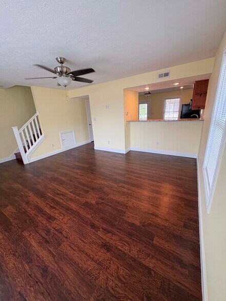 Living room - 1752 W Countryside Ln