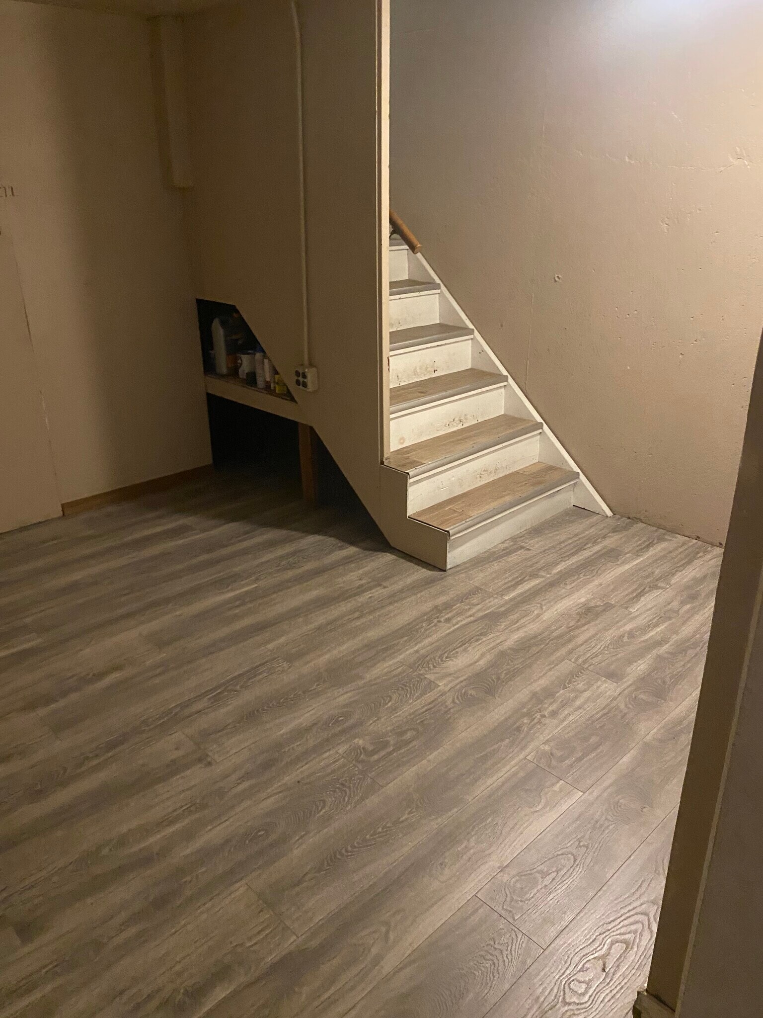 basement landing area - 126 N Morgan St